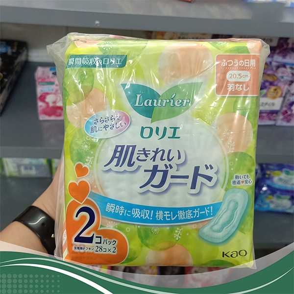 BVS Laurier ban ngày không cánh KAO (28 miếng - 20.5cm - xanh lá cây)