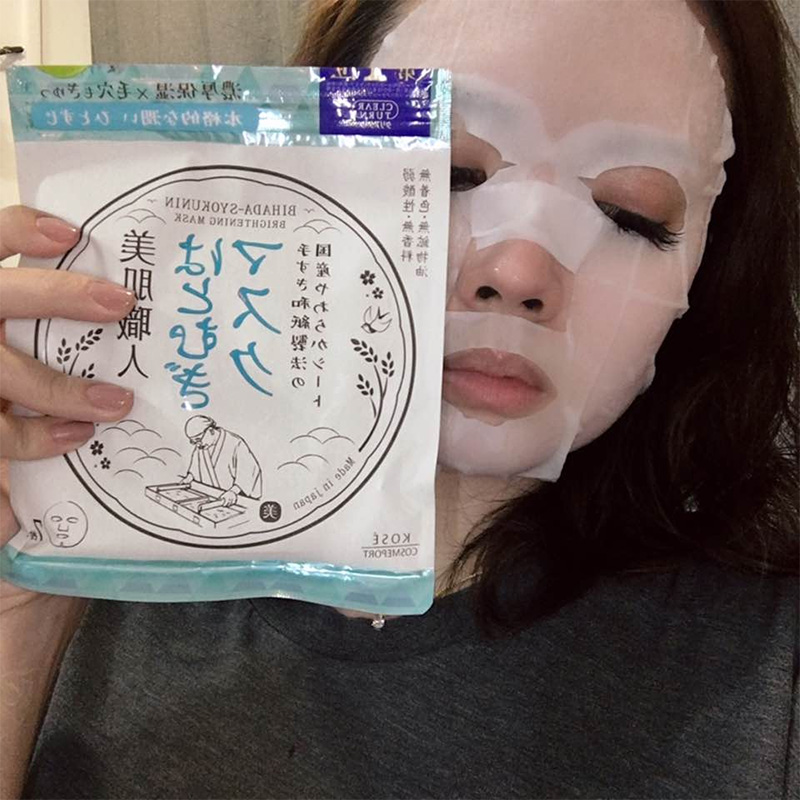 Mặt nạ dưỡng ẩm, trắng sáng da chiết suất ý dĩ Clear Turn KOSE