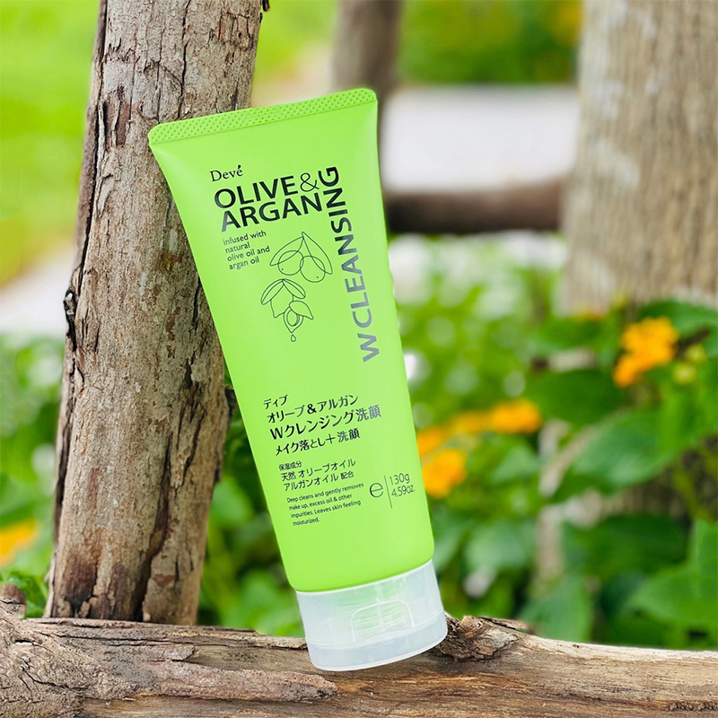 Sữa rửa mặt kèm tẩy trang chiết xuất dầu Olive & Ergan DEVE KUMANO YUSHI