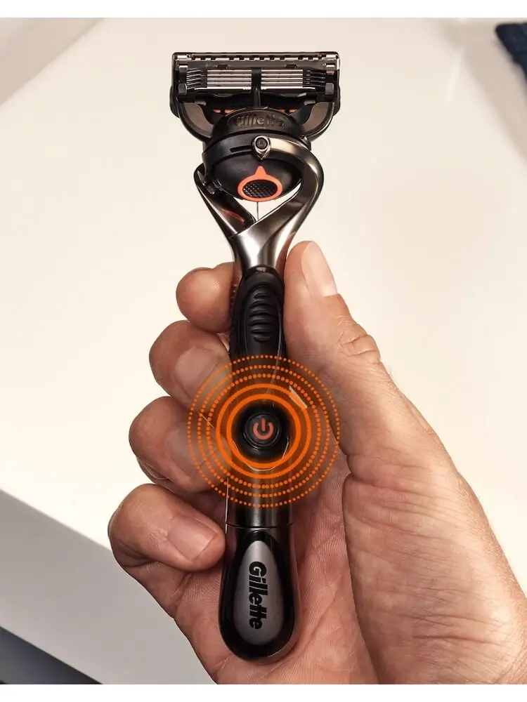 Set dao cạo râu dùng pin Proglide Flexball kèm 13 lưỡi thay thế Gillette