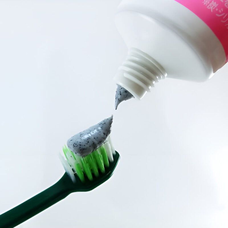 Kem đánh răng than hoạt tính 90g KOBAYASHI