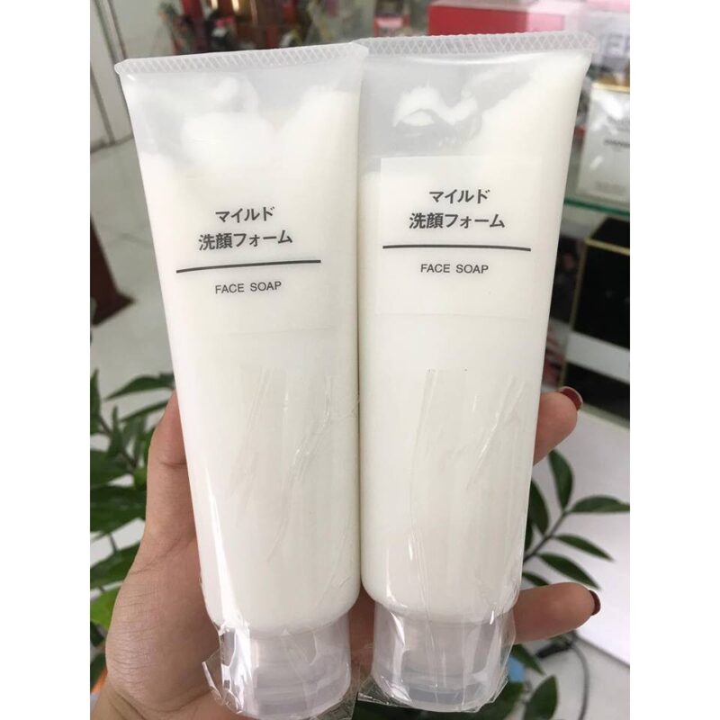 Sữa rửa mặt tẩy tế bào chết dưỡng ẩm MUJI