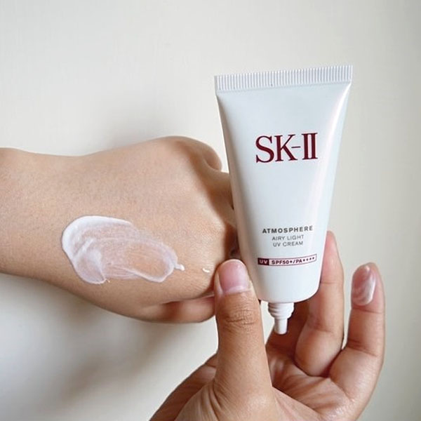 Kem chống nắng Atmosphere Airy Light UV Cream SK-II
