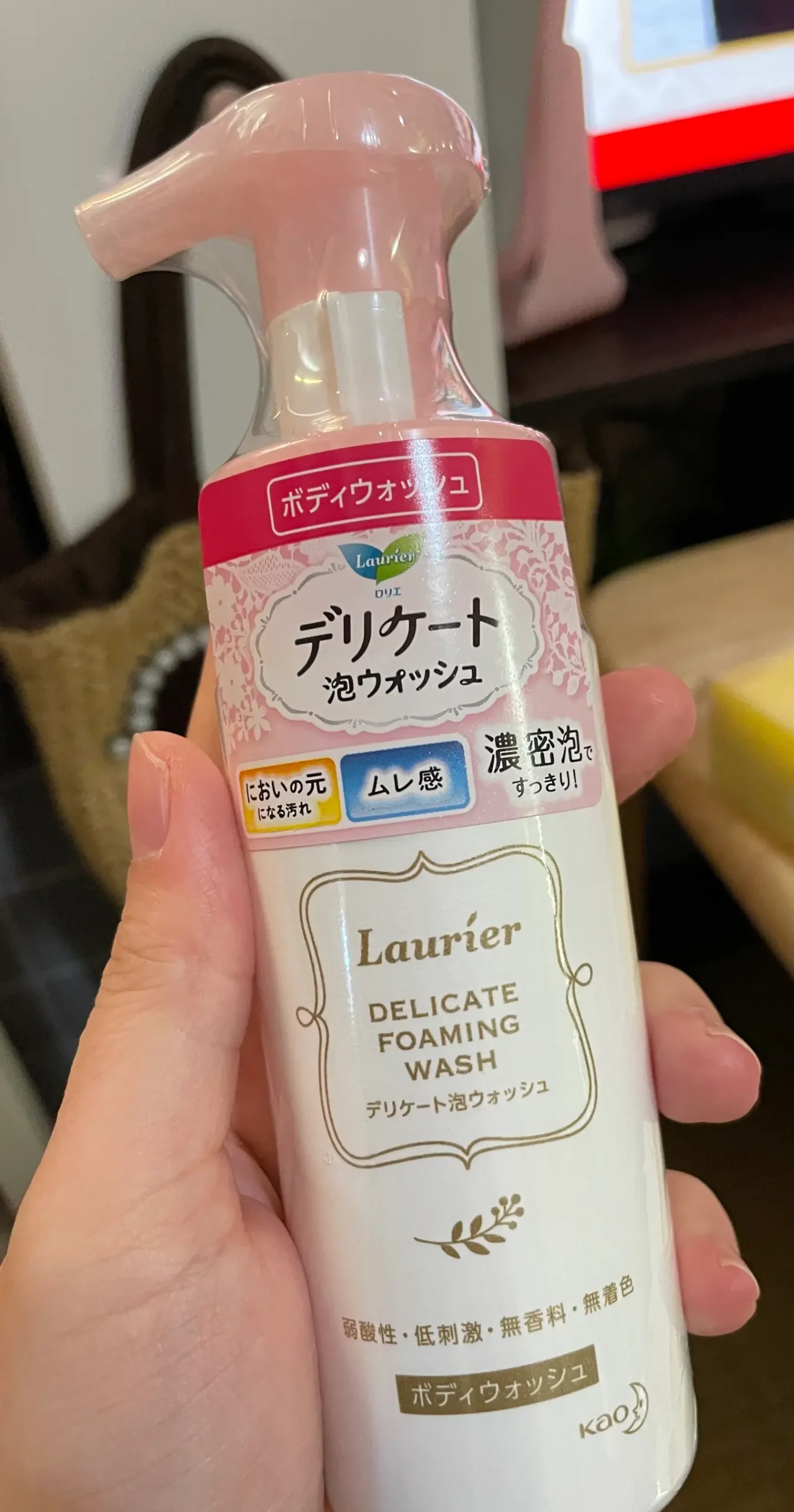 Dung dịch vệ sinh phụ nữ tạo bọt KAO